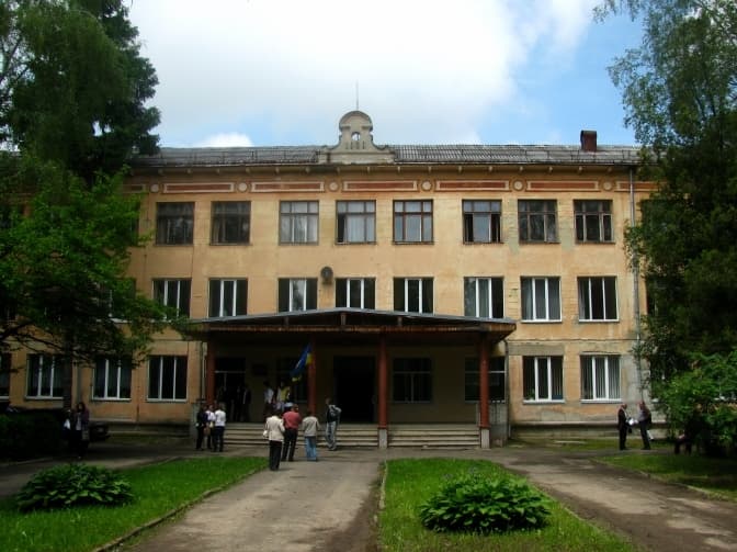 Фото: Вікіпедія/ Львівський фізико-математичний ліцей