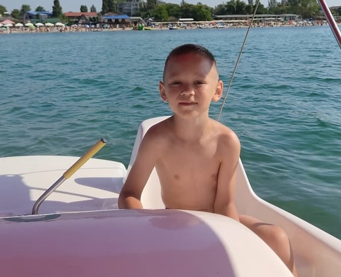 У Львові збирають допомогу для родини, у якій загинув хлопчик, а батько зник у морі