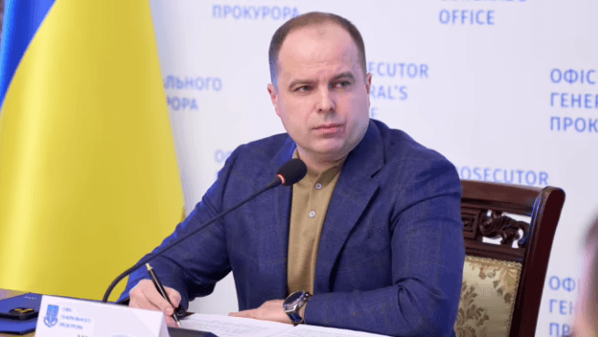 Заступник генпрокурора стверджує, що на відео біля ресторану у комендантську годину в Києві – не він