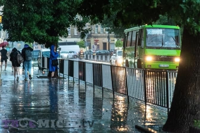 Синоптики попереджають про грозу на Львівщині