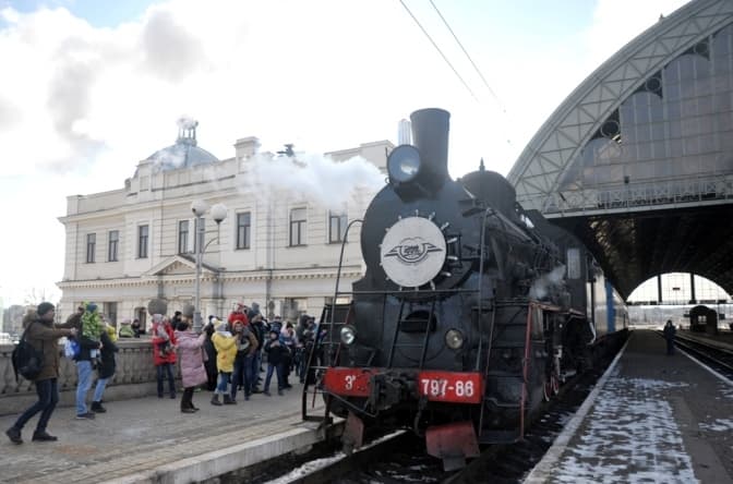 Цими вихідними зі Львова до Брюховичів курсуватиме новорічний ретро-поїзд