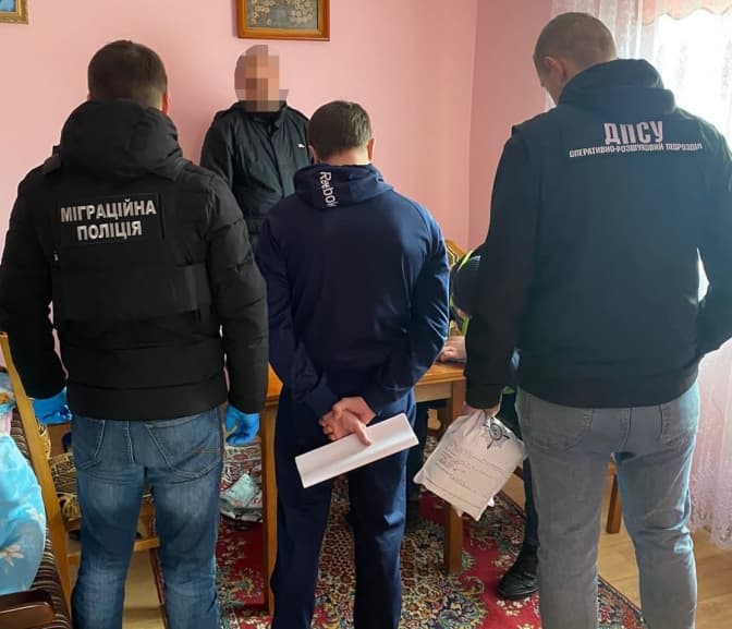 Житель Львівщини незаконно переправив за кордон 20 ухилянтів
