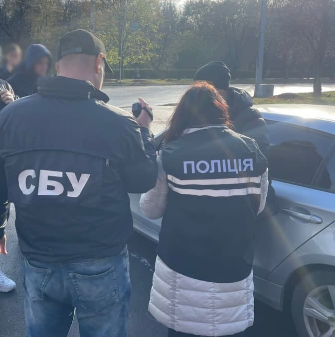 У Львові іноземець за 6 тисяч доларів виготовляв ухилянтам фіктивні документи