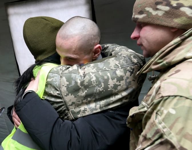Звільнені з полону українські військові/Фото умовне