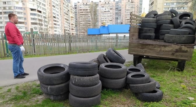 У Дарницькому районі Києва прибрали понад 600 автомобільних шин