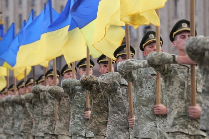 Хто і за яких умов може звільнитися з військової служби восени