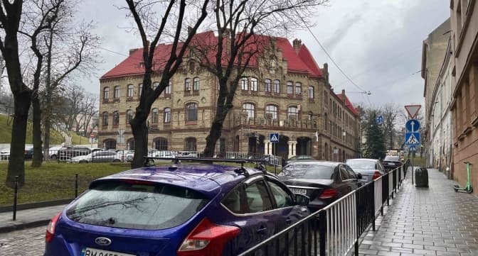 Антимонопольний комітет вказав на недоліки у регулюванні платних парковок Львова