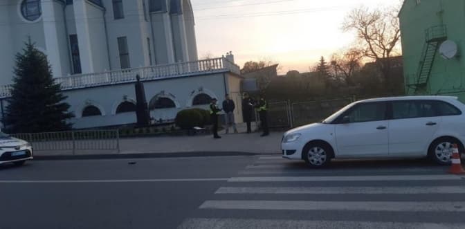 На Львівщині водій наїхав на 14-річну дівчину на пішохідному переході