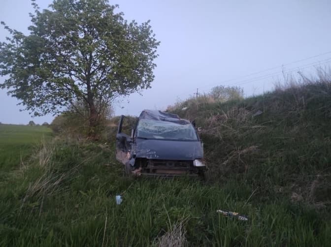 На Львівщині нетверезий водій з’їхав у кювет. Четверо неповнолітніх травмувалися