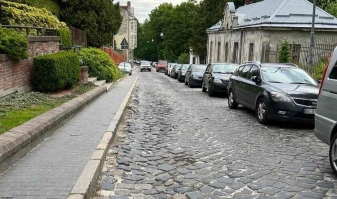 У Львові ще на місяць продовжили ремонт однієї з вулиць