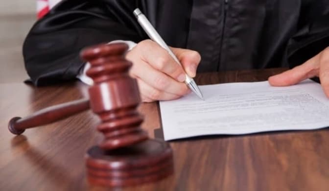На Львівщині директор фірми не платив зарплату 72 працівникам