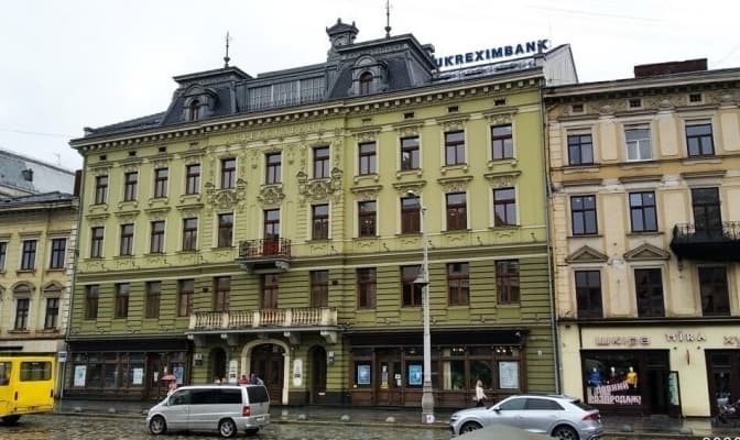Будівлю на площі Міцкевича у центрі Львова втретє виставили на продаж
