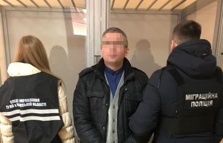 Стало відомо, до якої Церкви належав львівський диякон, підозрюваний у розбещенні доньки