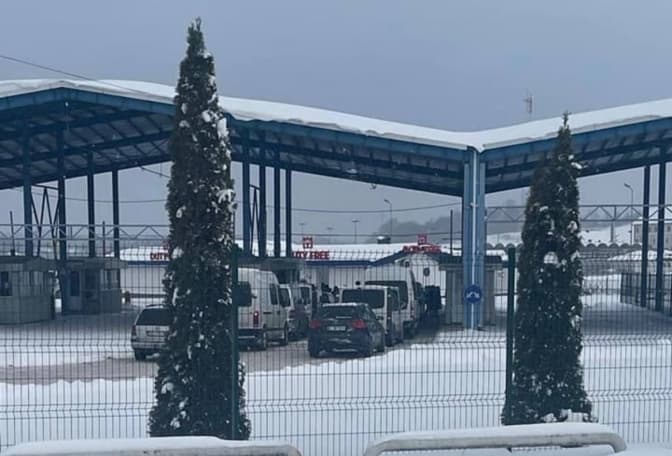 На кордоні з Польщею через снігопад знову утворилися затори