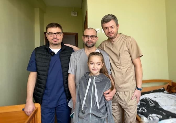 Львівські медики за допомогою робота виконали унікальну операцію дитині з вадою нирок