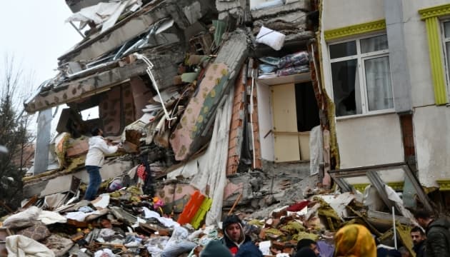 У Туреччині сталися потужні землетруси – загинули понад 1000 осіб, ще 5 тисяч поранені