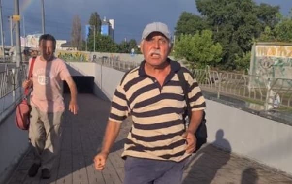 Двох проросійських пенсіонерів, які напали на волонтерку в Києві, визнали винними у хуліганстві