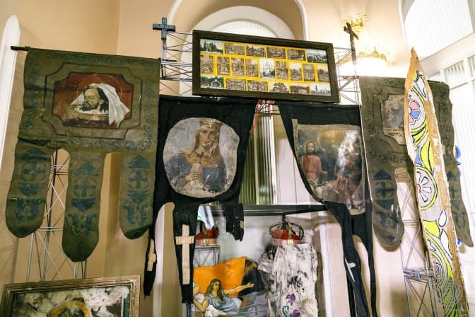 У Києві відкрили виставку речей із храмів, які зруйнували росіяни у 2022 році