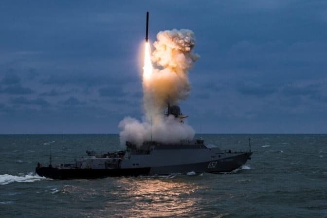 У Чорному морі росіяни тримають у бойовій готовності 28 крилатих ракет