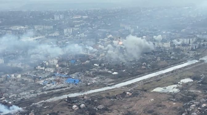 Фронт у Бахмуті проходить по центру міста, – британська розвідка