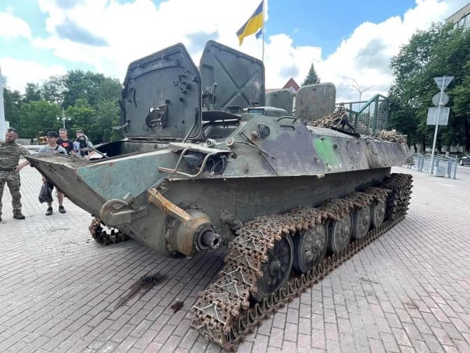 На Львівщині виставили знищену бійцями російську техніку. Фото