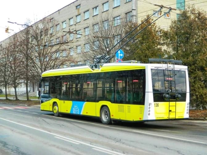 У Львові розслідують аварію, де 34-річний львів’янин потрапив під тролейбус