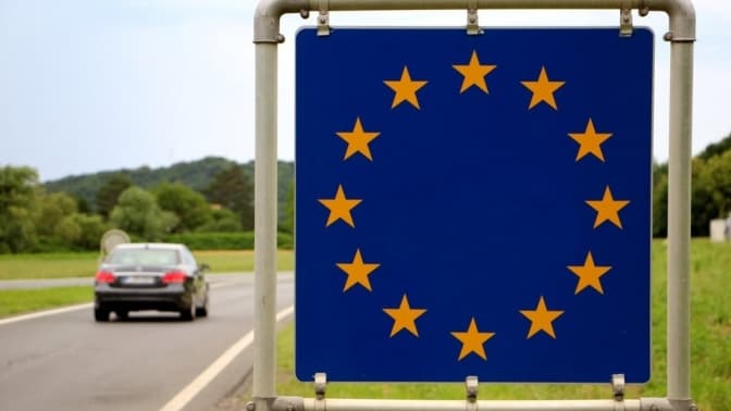 Українці у Польщі зможуть отримати електронну посвідку, що дозволить перетин кордонів ЄС
