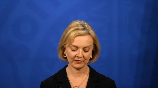Прем'єрка Британії подає у відставку