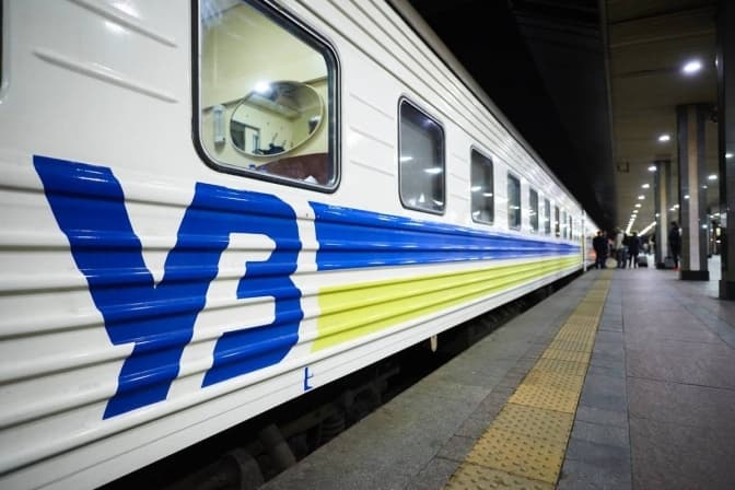 «Укрзалізниця» запускає додаткові поїзди зі Львова до Карпат: графік і зупинки