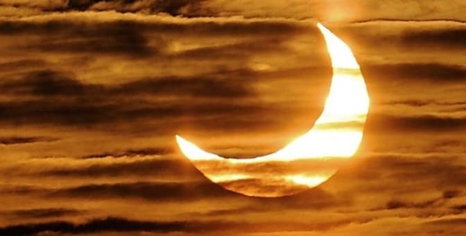 Сьогодні львів'яни можуть спостерігати часткове сонячне затемнення