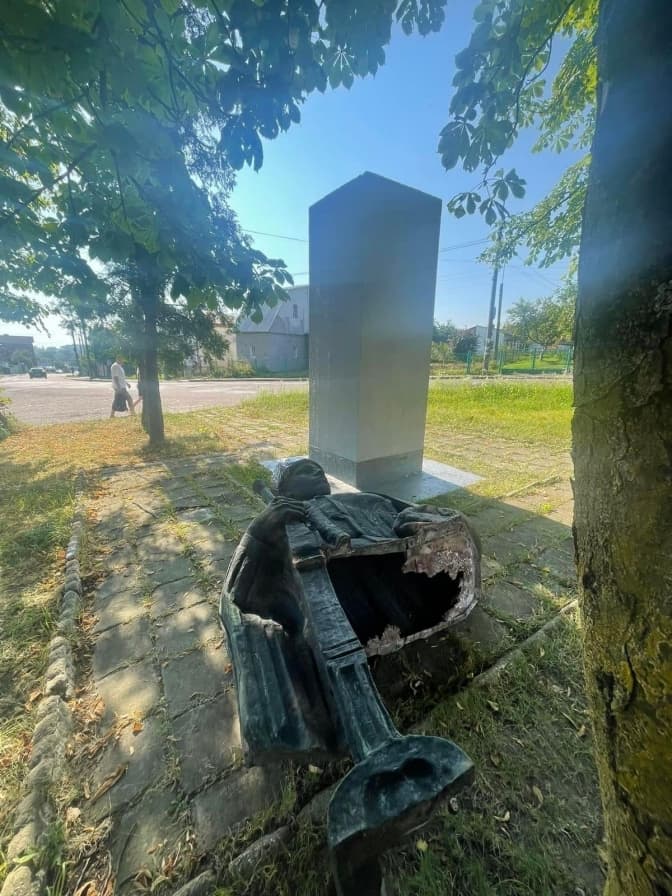 На Львівщині невідомі пошкодили два пам'ятники