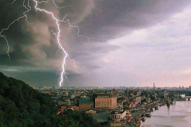 Гроза у Києві. Фото: відкриті джерела