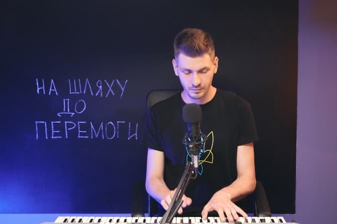 На музичному квартирнику збиратимуть кошти для автороти 103 бригади ТрО