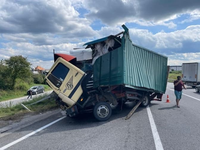 На Львівщині внаслідок зіткнення з вантажівкою загинув водій автомобіля
