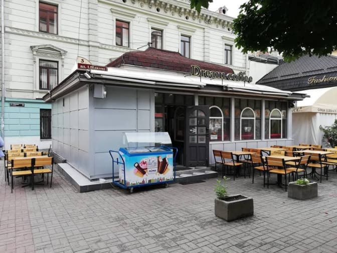 У Львові демонтували два незаконно встановлені літні майданчики. Адреси, фото