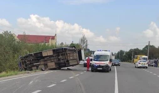 На Львівщині водій у стані наркотичного сп’яніння зіткнувся з рейсовим автобусом