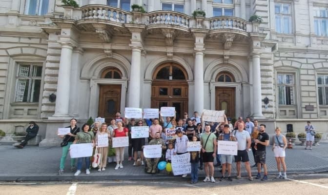Козицький відреагував на пікет львівського волонтера