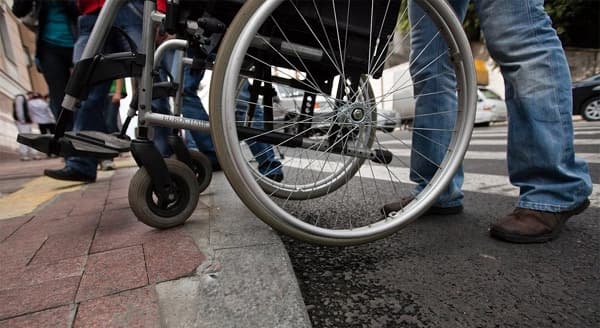 До вересня у Львові обіцяють понизити всі пішохідні переходи