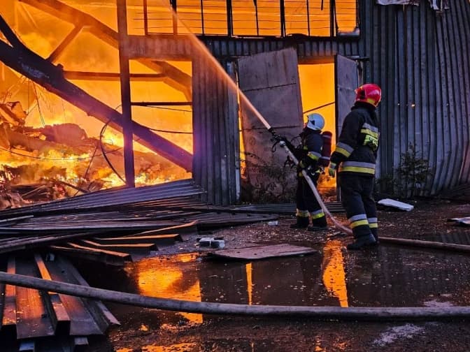 У Львові на місці удару вдалося обмежити розповсюдження полум'я