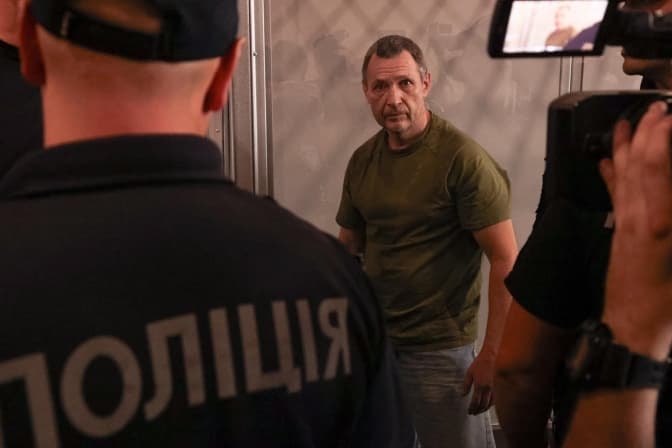 У квартирі підозрюваного у вбивстві Парубія знайшли боєприпаси та військові відзнаки