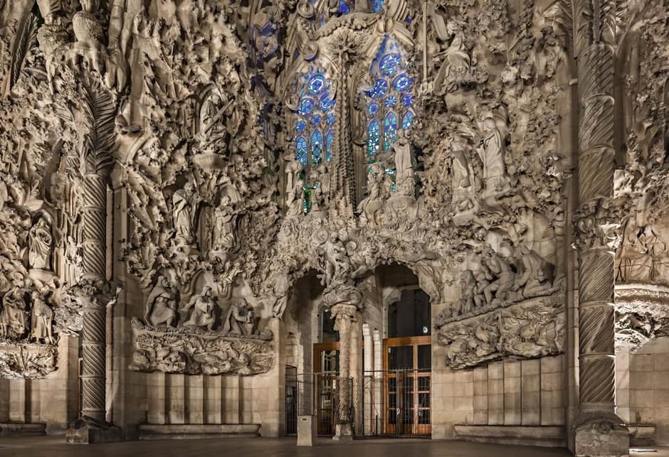 Храм Гауді створює відчуття лісу / фото Consell Antoni Gaudi.