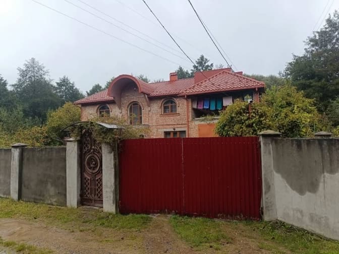 У Львові незаконно зводять будинок на березі 300-річного озера, де мешкають черепахи