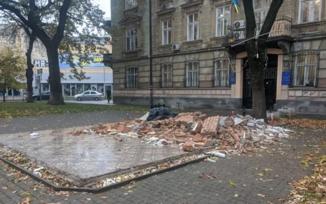 У центрі Львова демонтували ще один МАФ