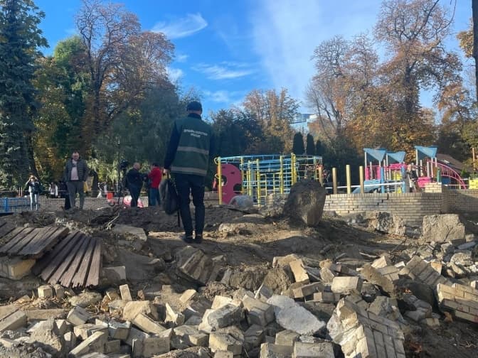 У Києві ракетний удар по парку Шевченка завдав шкоди на понад 2 млн грн