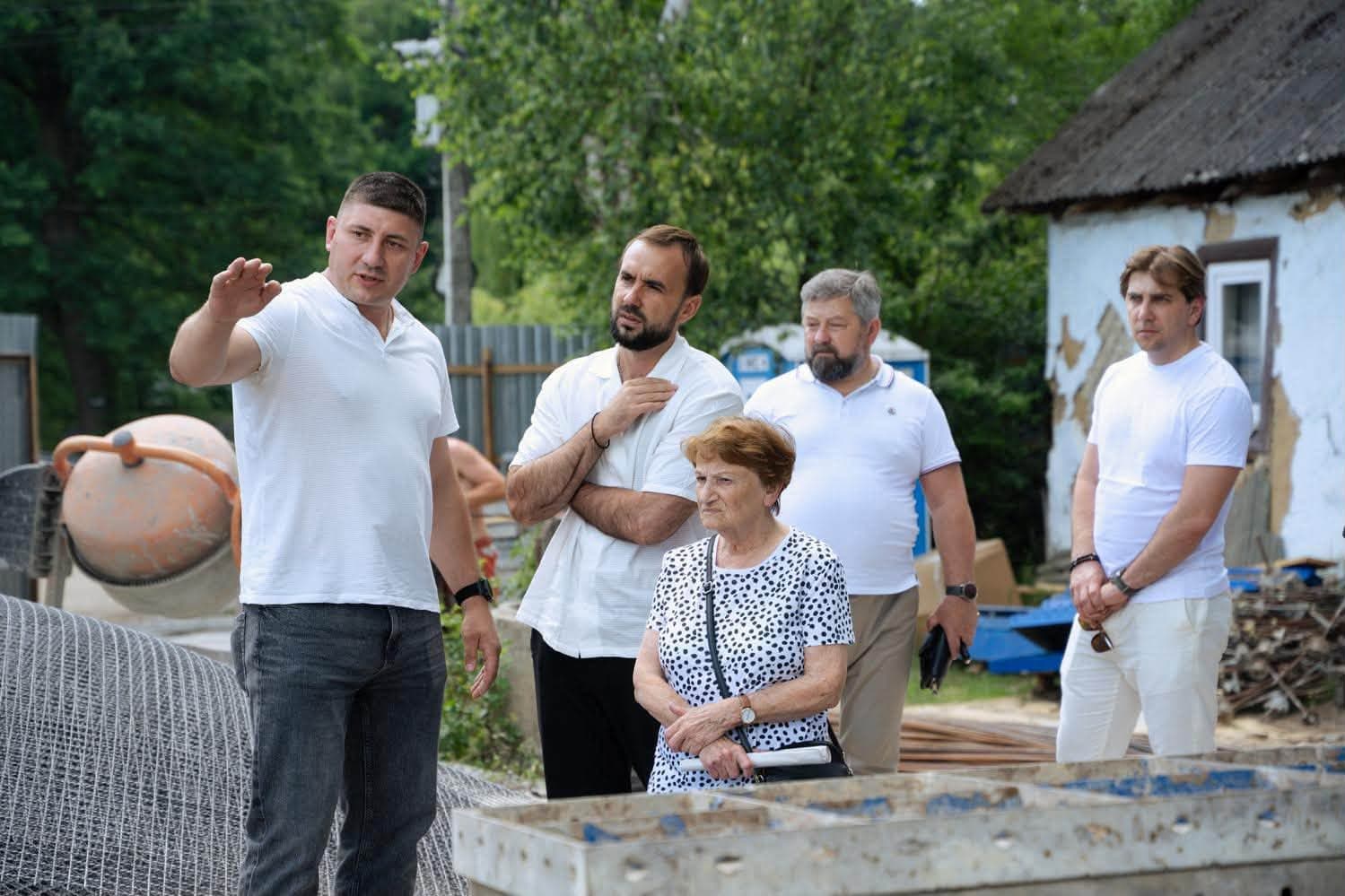 Донька генерал-хорунжого проінспектувала хід робіт по відбудові музею / фото зі сторінки Євгена Бойка.