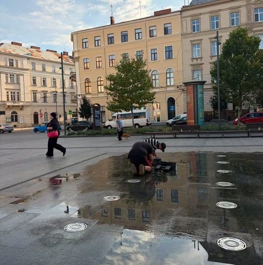 Фонтан біля Оперного театру тимчасово не працюватиме / фото: Галицький район