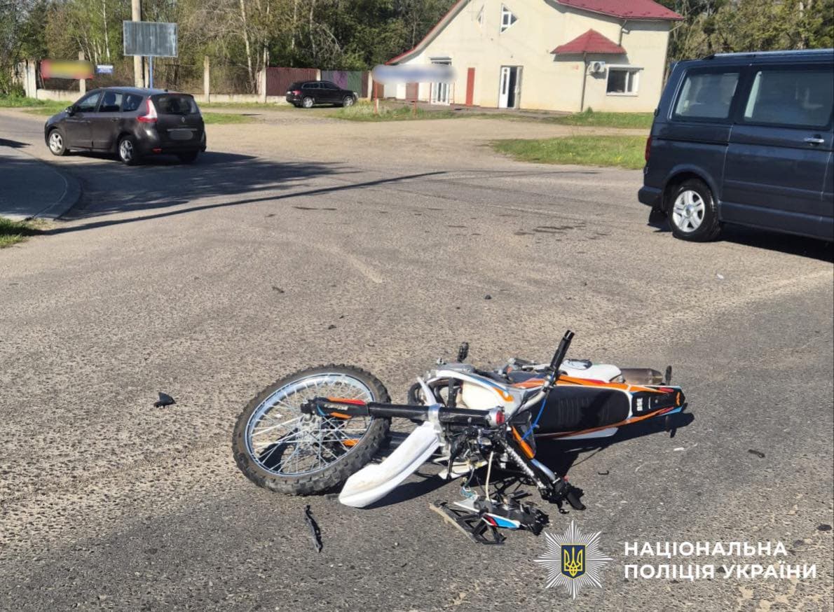 У Стрию внаслідок зіткнення з автомобілем госпіталізували 19-річного мотоцикліста