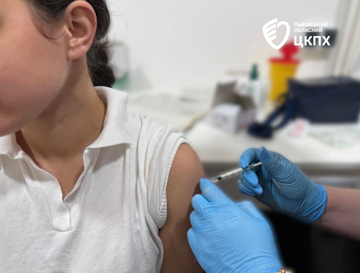 Щеплення без черг і поїздок до міста: розклад виїзних вакцинальних сесій у червні на Львівщині