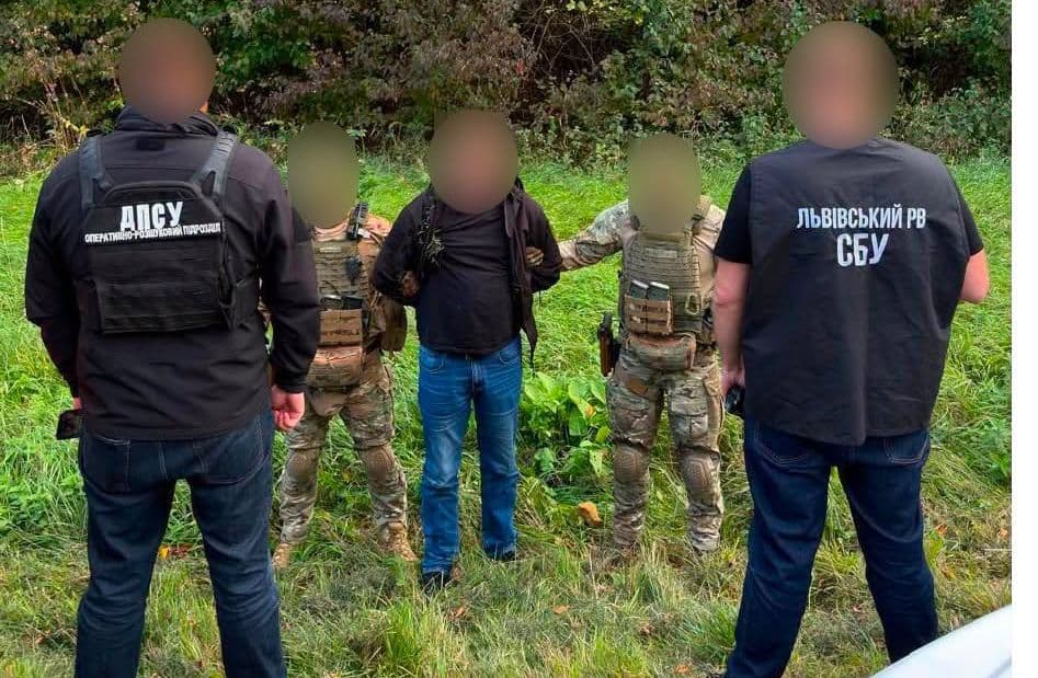 У Львові затримали організатора каналу втечі військовозобов'язаних за кордон / фото поліції