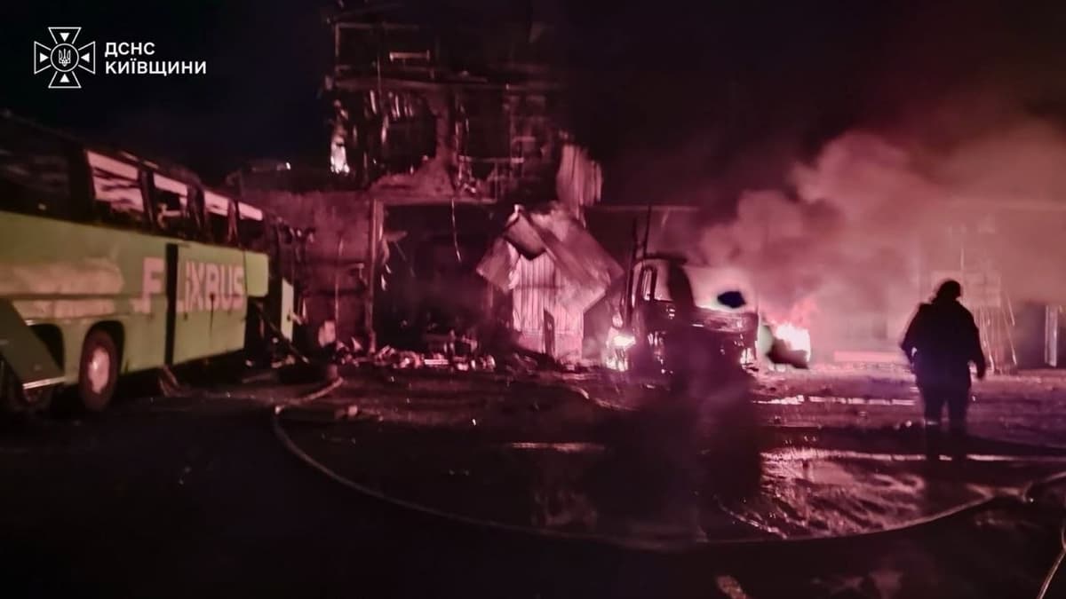 Атака на Київщину: у п'яти районах пошкоджено 34 об'єкти, зокрема СТО, АЗС та ферму